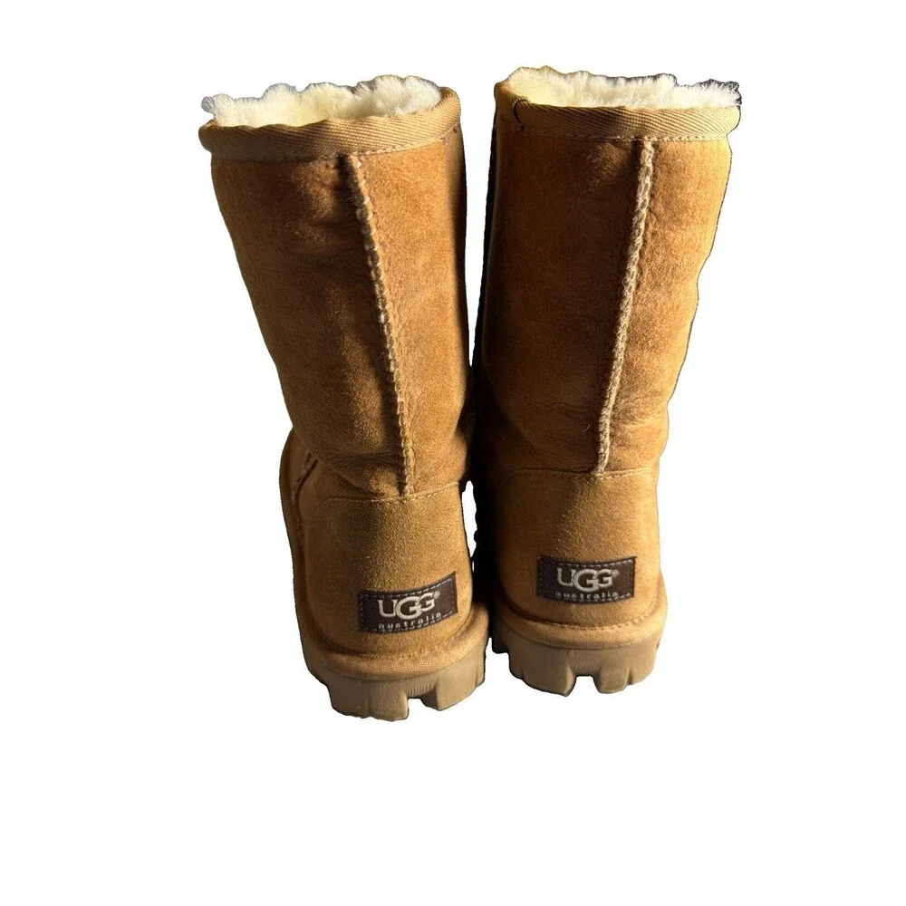 UGG Australia Classic Short Suede Boot # 5835 Chestnut Brown Size 8/EU 39